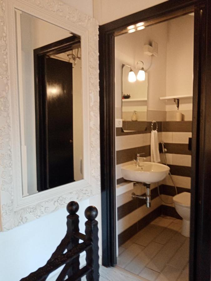 Einaudi 56 Guest House Cagliari Esterno foto