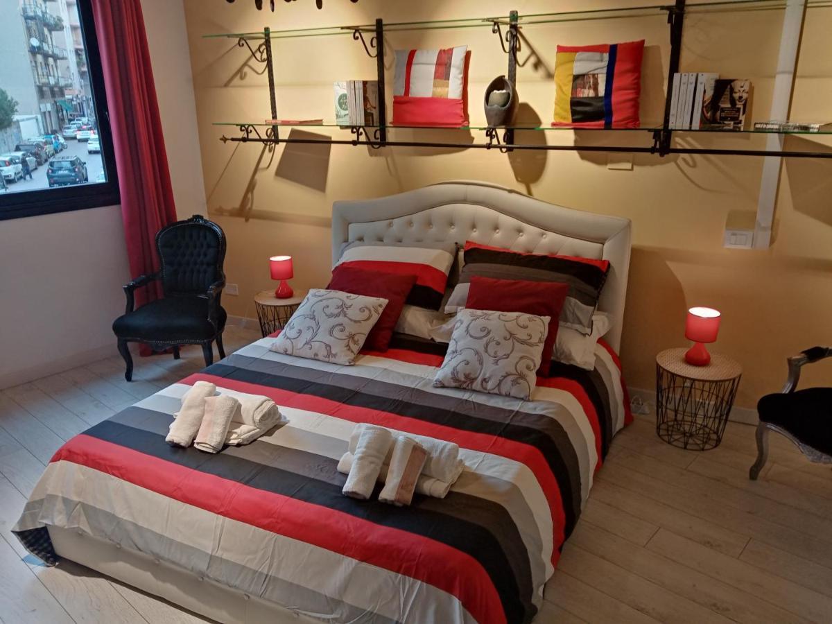 Einaudi 56 Guest House Cagliari Esterno foto