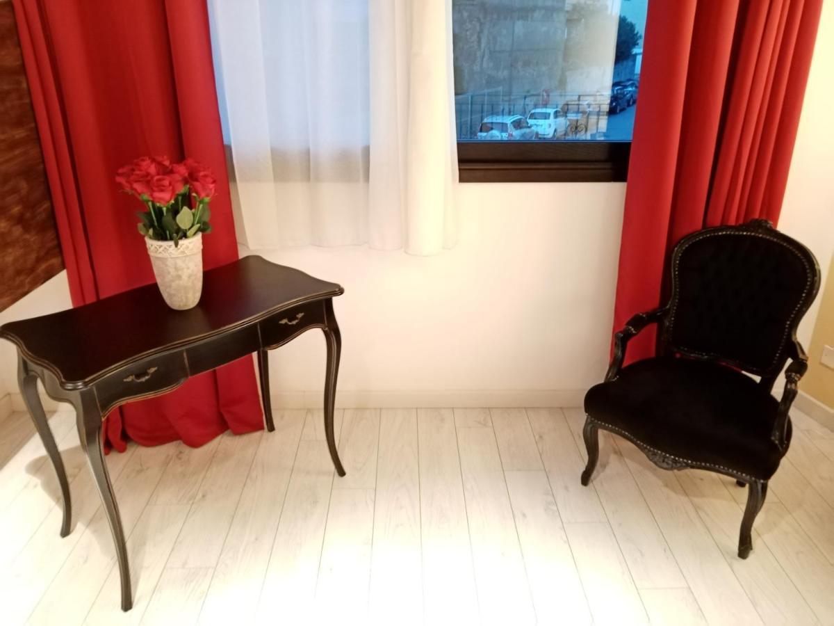 Einaudi 56 Guest House Cagliari Esterno foto