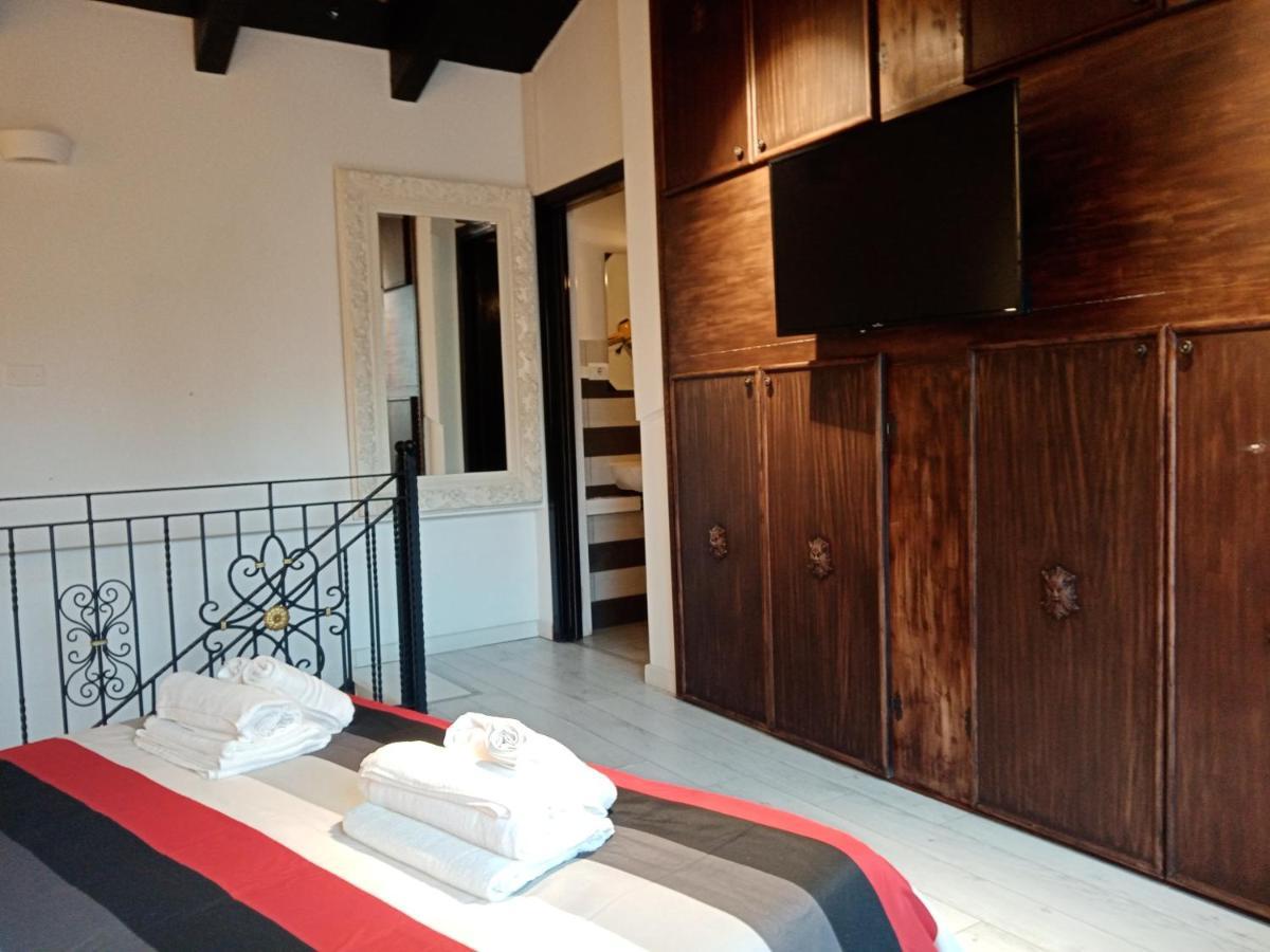 Einaudi 56 Guest House Cagliari Esterno foto